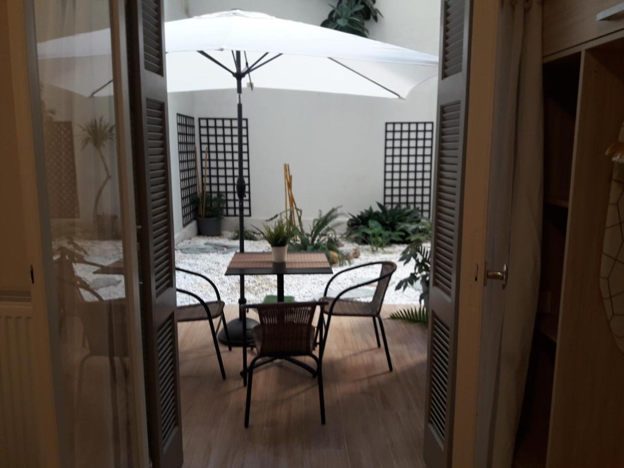Studio Posh With Garden In Kolonaki Атина Екстериор снимка